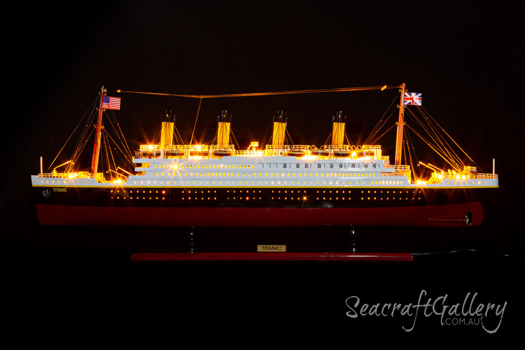 RMS Titanic model cruise with LED lights | RMS Titanic model ship