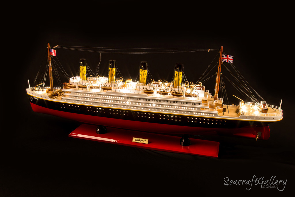 RMS Titanic model cruise with LED lights | RMS Titanic model ship