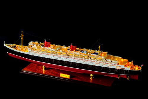 RMS Queen Elizabeth Model cruise